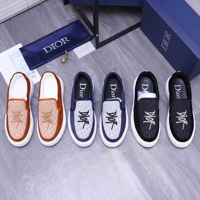 商品商标：Dior 迪奥 休闲套脚鞋 正码码数: 38-45 商品材料：精选反绒牛皮拼接透气印花鞋面 羊皮内里 橡胶大底